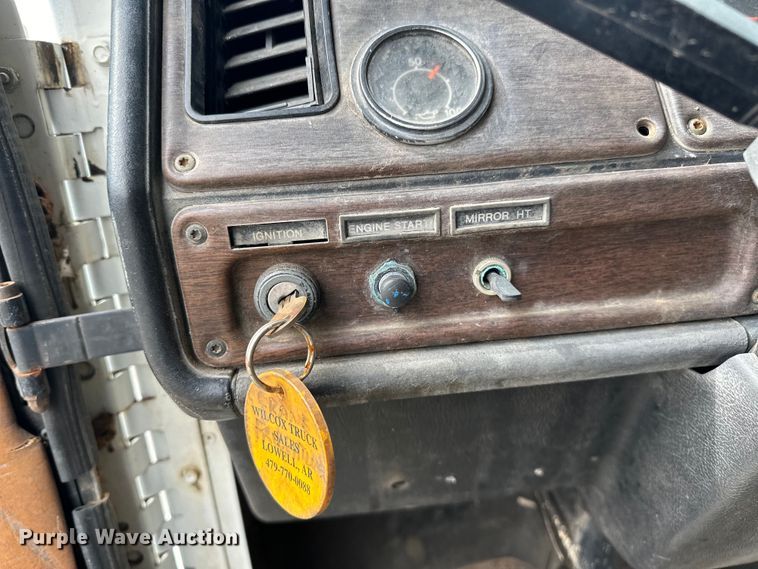 image for item NR9978 1992 Freightliner  FLD crane truck