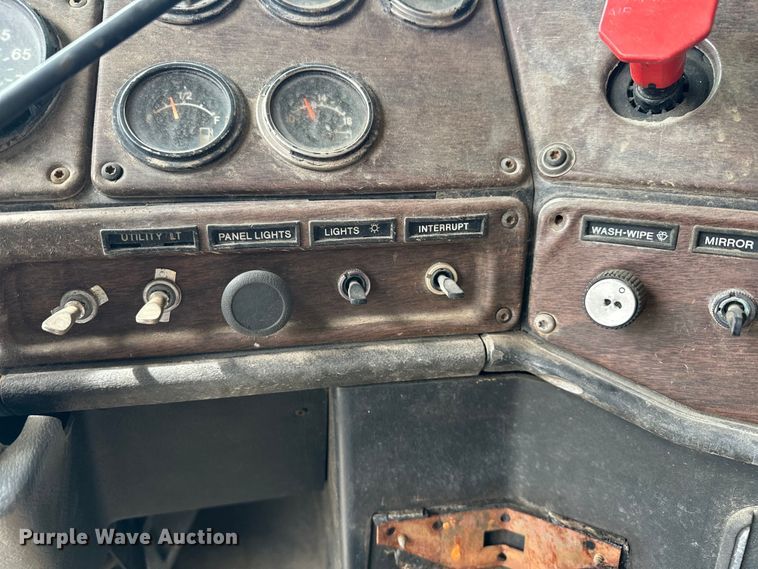 image for item NR9978 1992 Freightliner  FLD crane truck