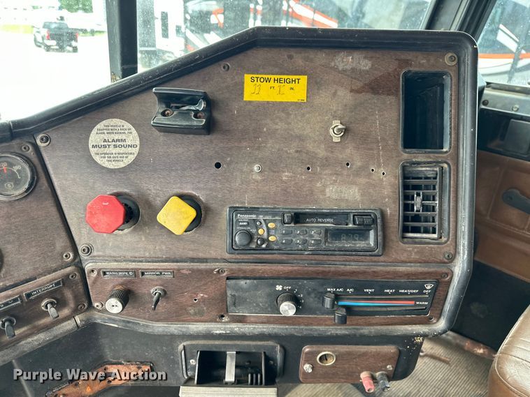 image for item NR9978 1992 Freightliner  FLD crane truck