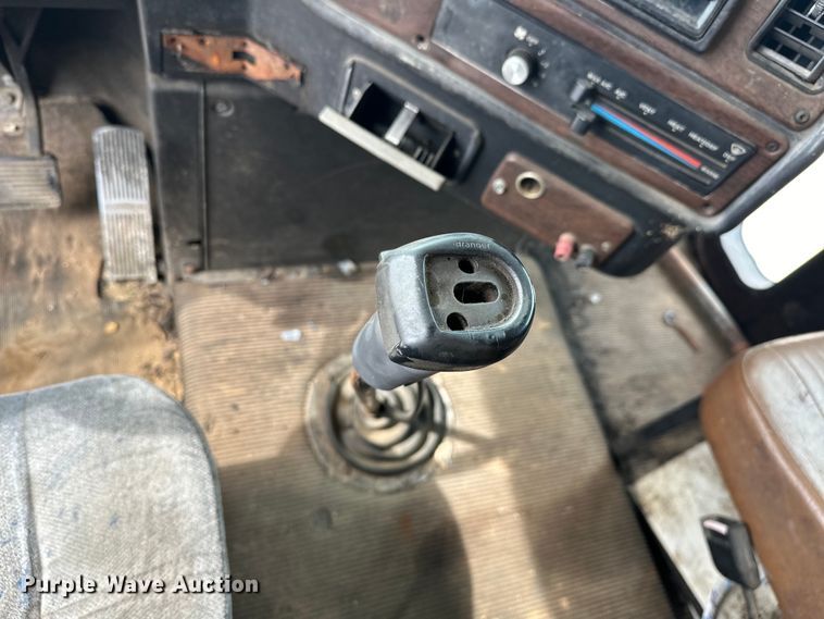 image for item NR9978 1992 Freightliner  FLD crane truck