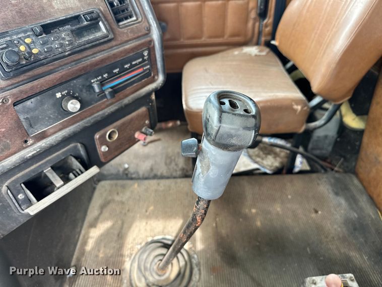 image for item NR9978 1992 Freightliner  FLD crane truck