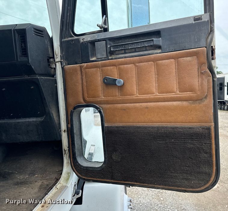 image for item NR9978 1992 Freightliner  FLD crane truck