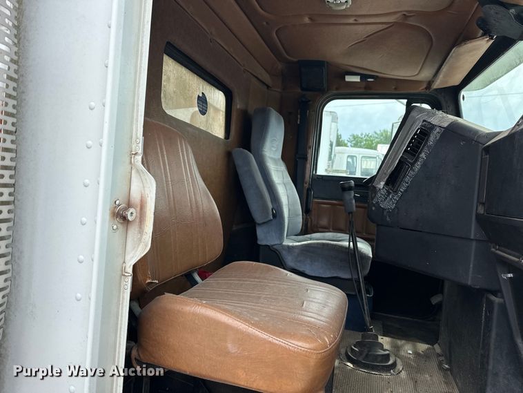 image for item NR9978 1992 Freightliner  FLD crane truck