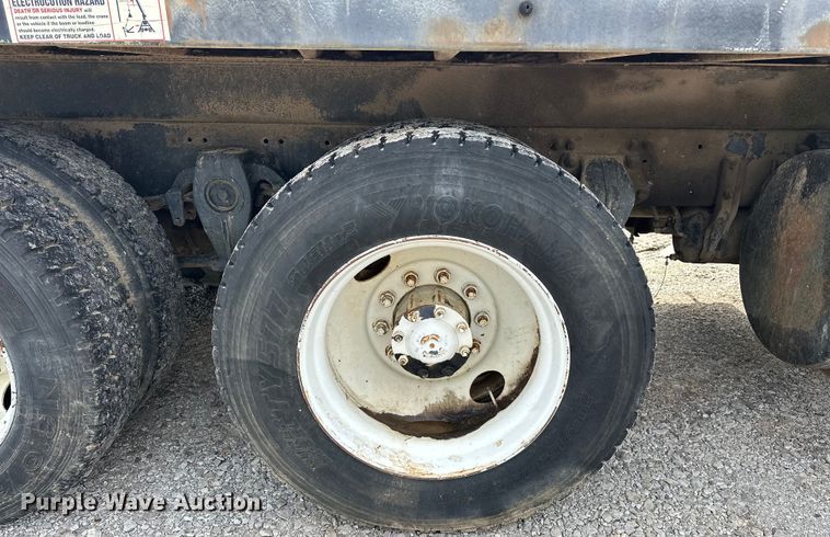 image for item NR9978 1992 Freightliner  FLD crane truck