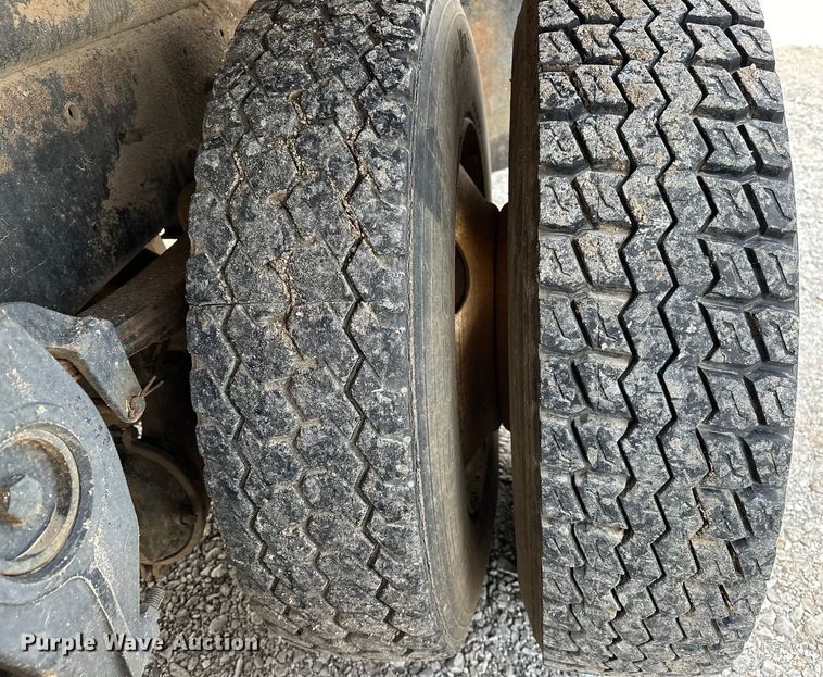 image for item NR9978 1992 Freightliner  FLD crane truck