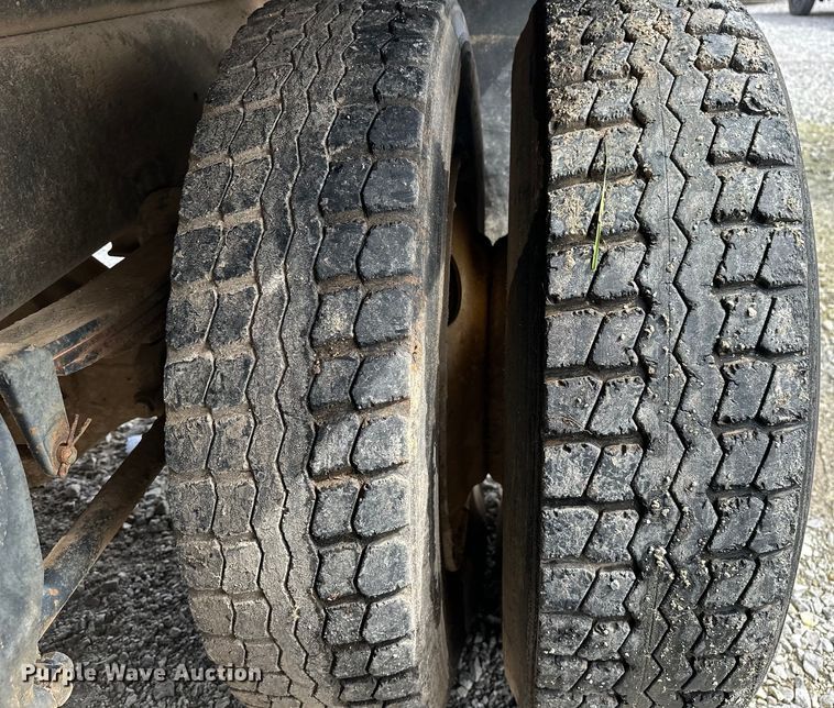 image for item NR9978 1992 Freightliner  FLD crane truck