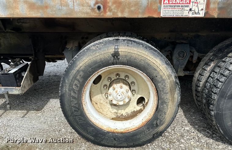 image for item NR9978 1992 Freightliner  FLD crane truck