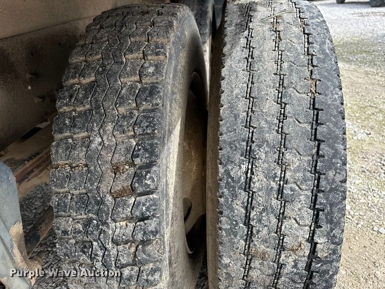 image for item NR9978 1992 Freightliner  FLD crane truck