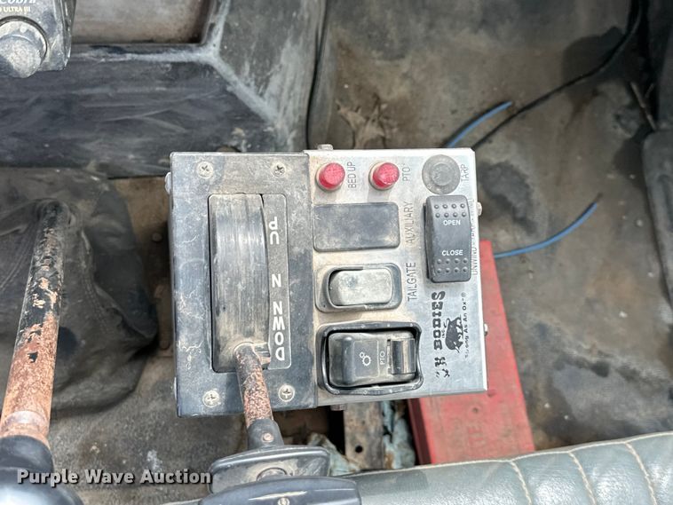 image for item NT9282 1997 GMC  C7500 dump truck