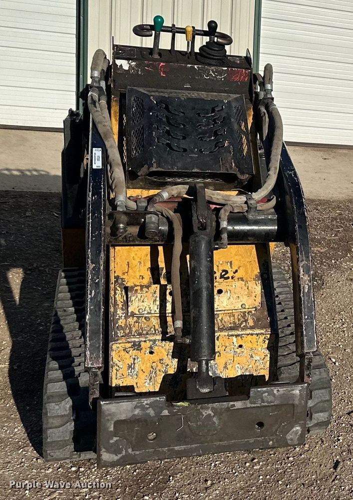 image for item NT9380 2007 Vermeer  S600TX  compact utility loader