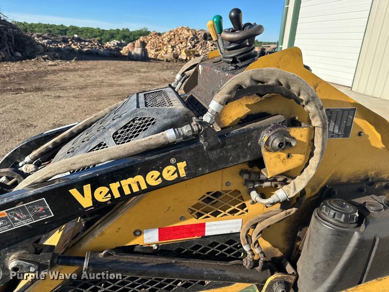 image for item NT9380 2007 Vermeer  S600TX  compact utility loader