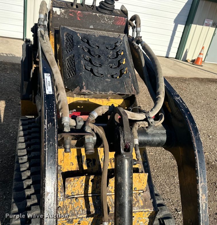 image for item NT9380 2007 Vermeer  S600TX  compact utility loader