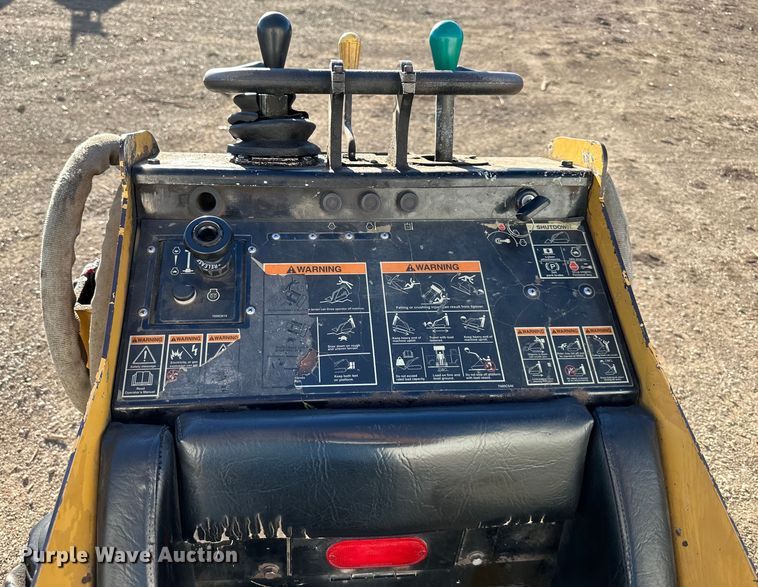 image for item NT9380 2007 Vermeer  S600TX  compact utility loader