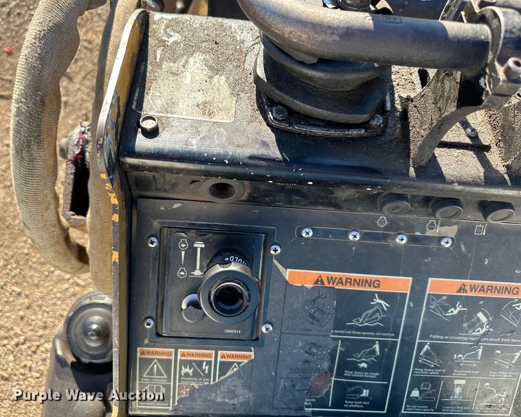 image for item NT9380 2007 Vermeer  S600TX  compact utility loader