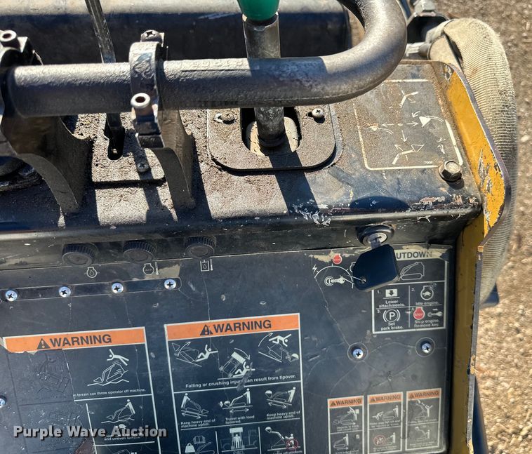 image for item NT9380 2007 Vermeer  S600TX  compact utility loader