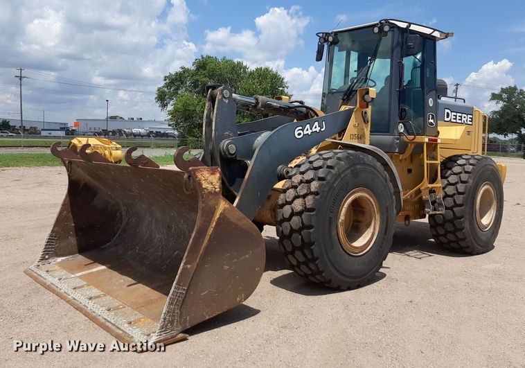 image for item NU9826 2006 John Deere 644J wheel loader