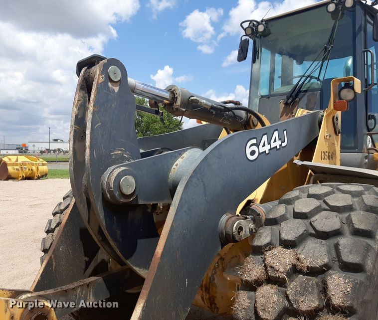 image for item NU9826 2006 John Deere 644J wheel loader