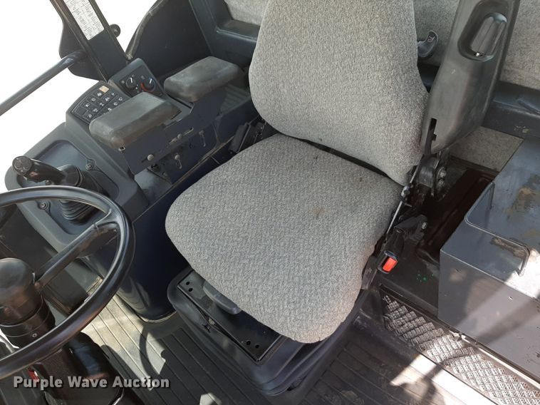 image for item NU9826 2006 John Deere 644J wheel loader