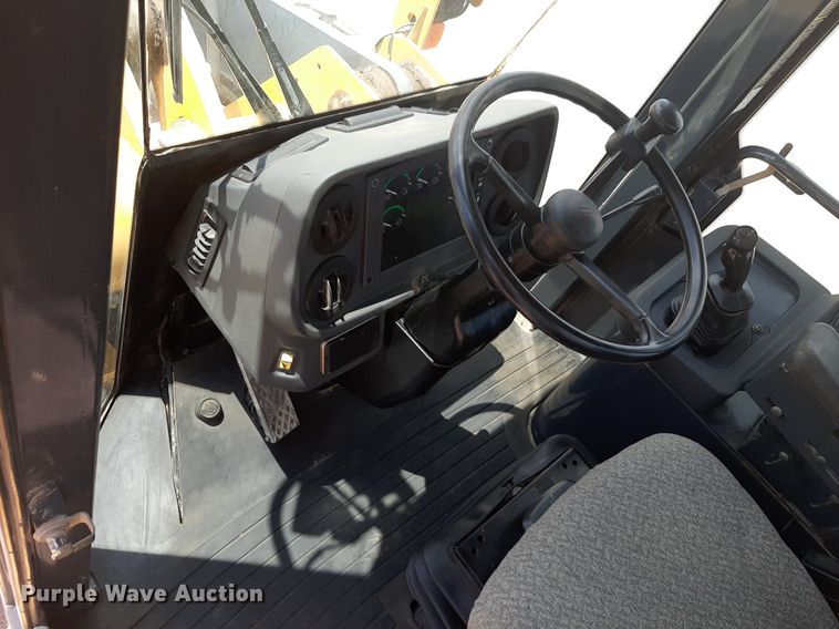 image for item NU9826 2006 John Deere 644J wheel loader