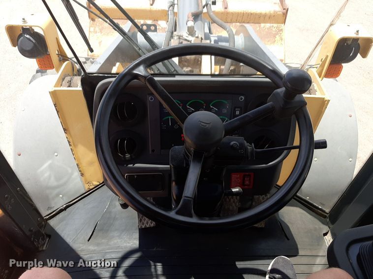 image for item NU9826 2006 John Deere 644J wheel loader