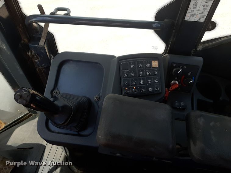 image for item NU9826 2006 John Deere 644J wheel loader