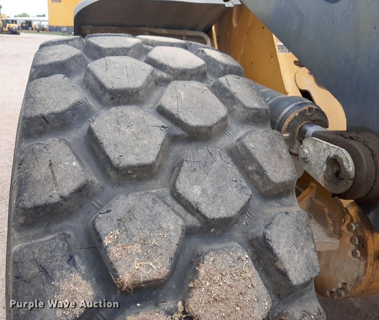 image for item NU9826 2006 John Deere 644J wheel loader