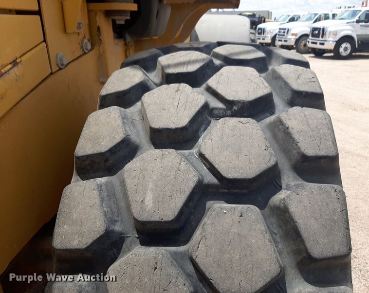 image for item NU9826 2006 John Deere 644J wheel loader