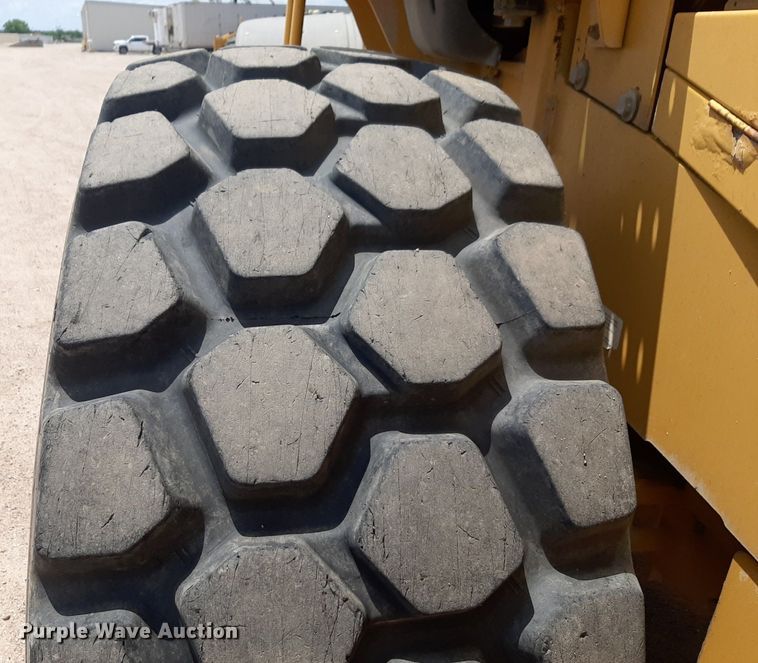 image for item NU9826 2006 John Deere 644J wheel loader