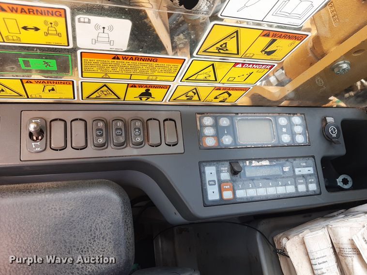 image for item NU9829 2012 Caterpillar 320EL excavator