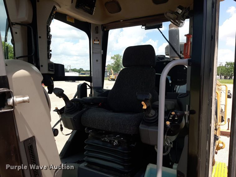 image for item NU9831 2012 Caterpillar 140M2 motor grader