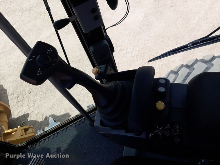 image for item NU9831 2012 Caterpillar 140M2 motor grader