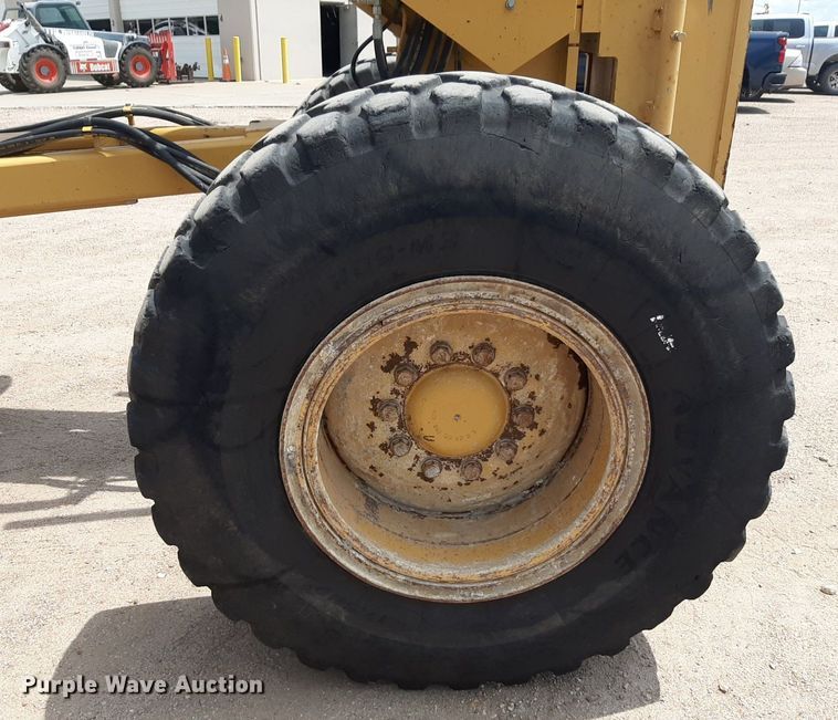 image for item NU9831 2012 Caterpillar 140M2 motor grader