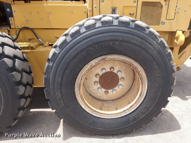 image for item NU9831 2012 Caterpillar 140M2 motor grader