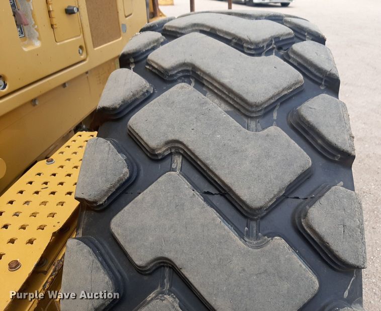 image for item NU9831 2012 Caterpillar 140M2 motor grader