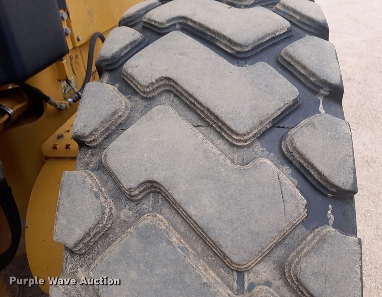 image for item NU9831 2012 Caterpillar 140M2 motor grader