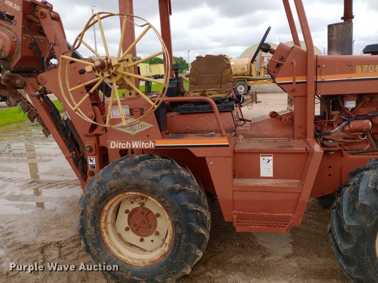 image for item NU9836 2000 Ditch Witch  8020 Turbo trencher