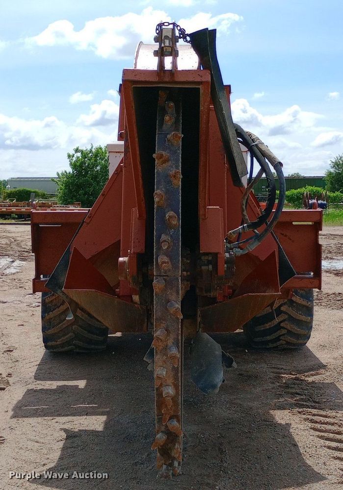 image for item NU9837 1996 Ditch Witch R100J rock saw
