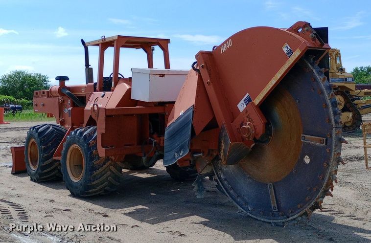 image for item NU9837 1996 Ditch Witch R100J rock saw