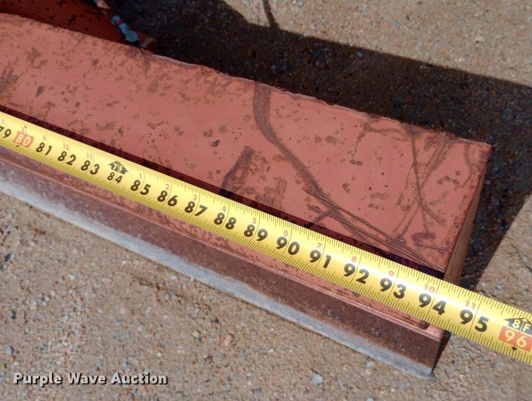 image for item NU9837 1996 Ditch Witch R100J rock saw