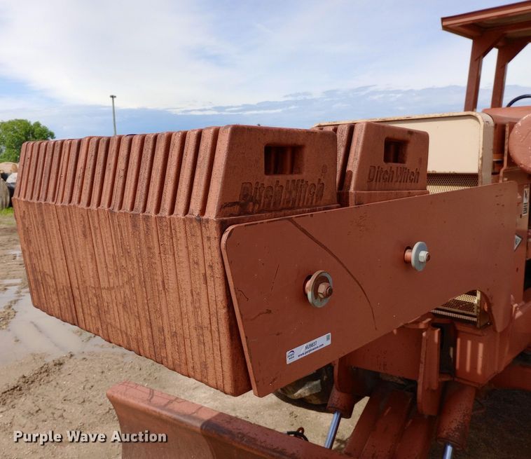 image for item NU9837 1996 Ditch Witch R100J rock saw