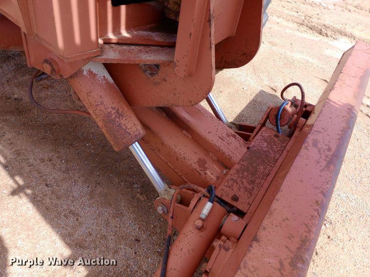 image for item NU9837 1996 Ditch Witch R100J rock saw