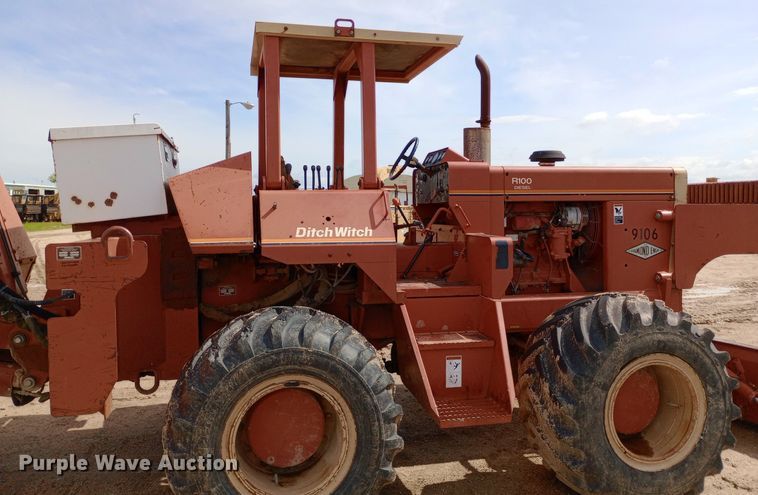 image for item NU9837 1996 Ditch Witch R100J rock saw