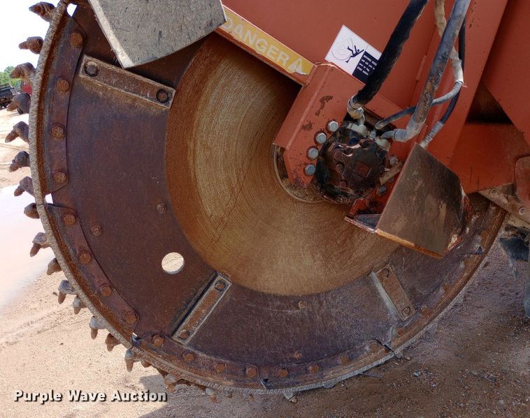 image for item NU9837 1996 Ditch Witch R100J rock saw