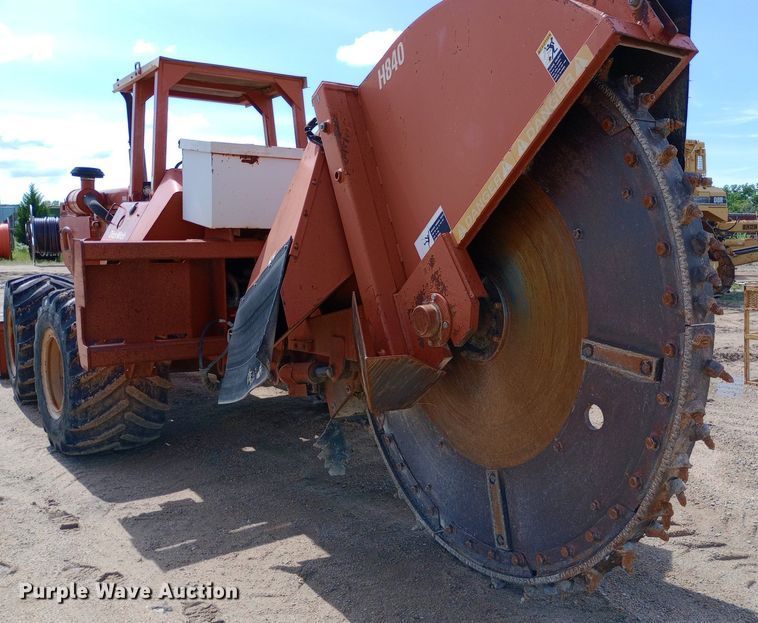 image for item NU9837 1996 Ditch Witch R100J rock saw