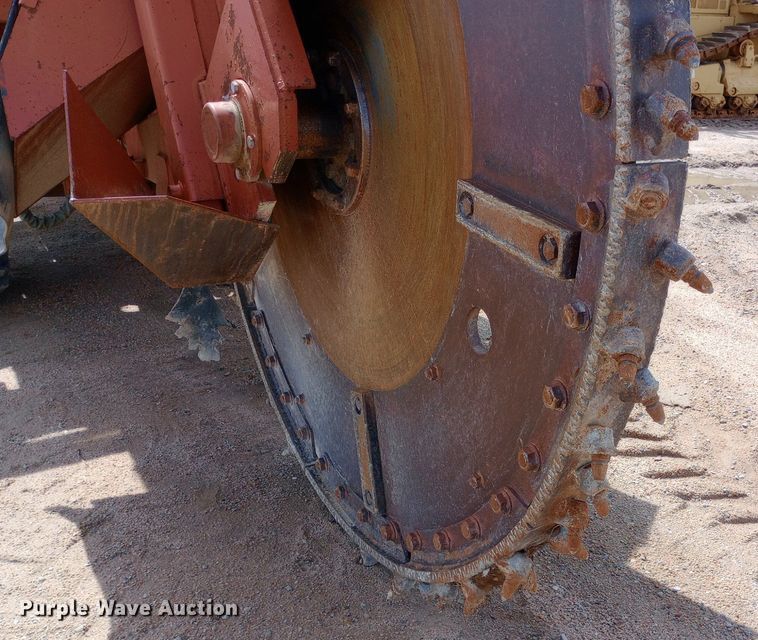 image for item NU9837 1996 Ditch Witch R100J rock saw