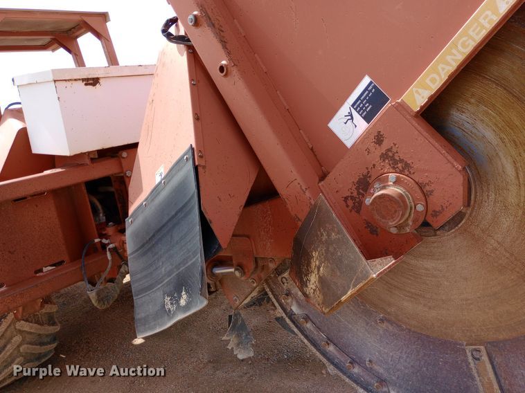 image for item NU9837 1996 Ditch Witch R100J rock saw