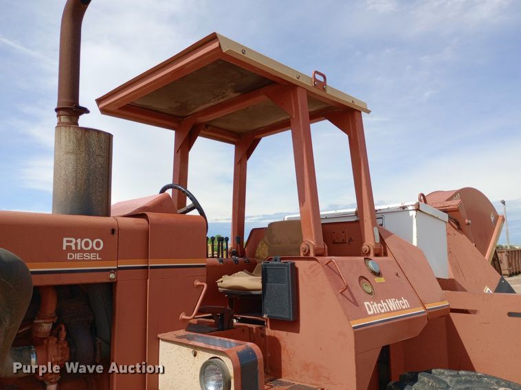 image for item NU9837 1996 Ditch Witch R100J rock saw