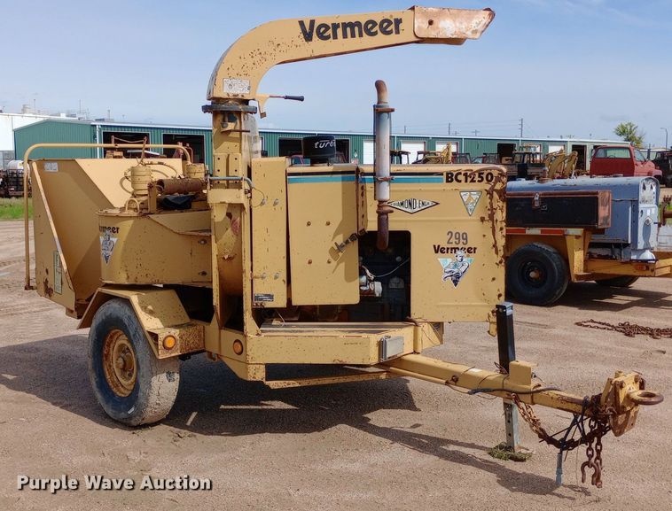 image for item NU9840 1999 Vermeer  BC1250A wood chipper