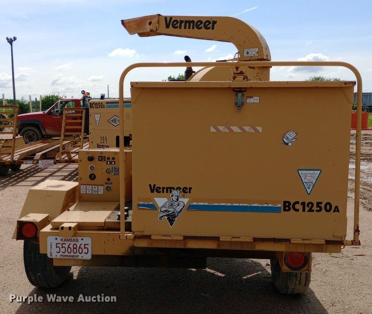 image for item NU9840 1999 Vermeer  BC1250A wood chipper