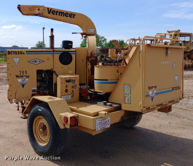 image for item NU9840 1999 Vermeer  BC1250A wood chipper